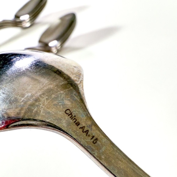 (8) Oneida Spoons – 4 Teaspoons & 4 Dessert Tablespoons – Good/Fair Condition 🍽 - Picture 4 of 6